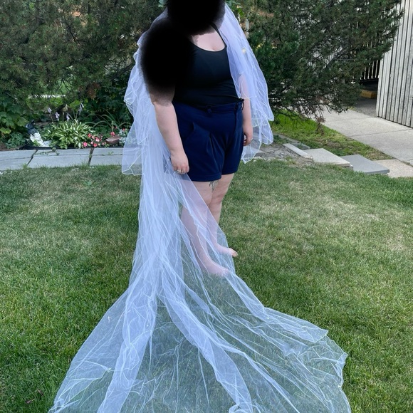 Sheer beaded layered bridal veil - Picture 6 of 6